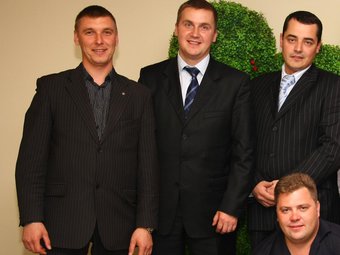 охранник Пеункова, Пеунков, Мильченко, Гришин (внизу)
